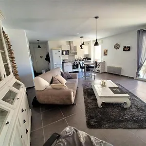 Sur La Sorgue, 2 Pièces. Appartement